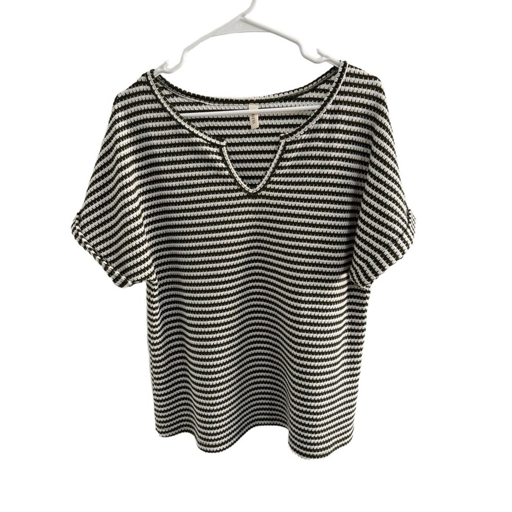 Evaless‎ Shirt Womens Large Green Cream Striped Textured Knit Top Short Sleeve V